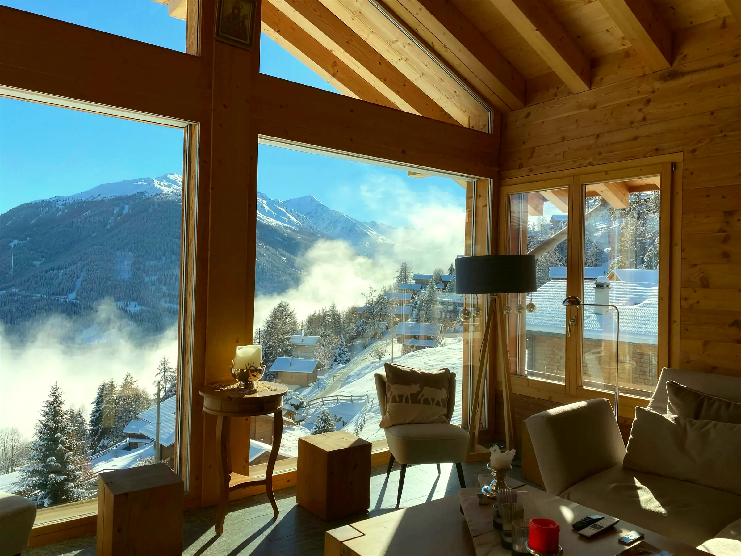 Living room, cloud inversion